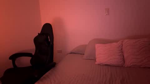 laura online show from January 15, 3:26 am