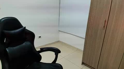 laura online show from December 19, 2:18 am