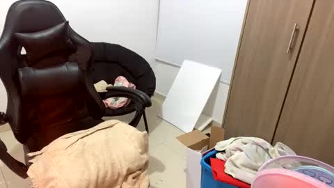 laura online show from November 16, 1:51 am