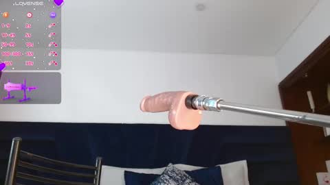 Snapshot of laura_golden1 chatting on February 18, 10:25 pm lLAURA online show from February 18, 10:25 pm