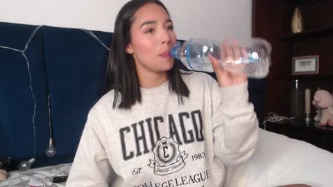 Snapshot of laura_golden1 chatting on January 25, 1:43 am lLAURA online show from January 25, 1:43 am