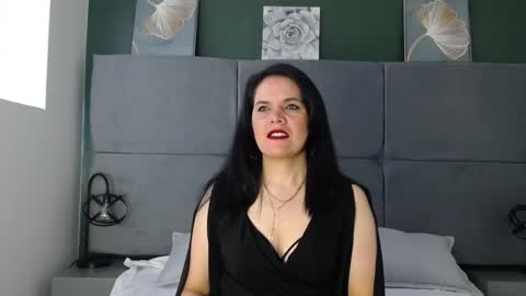 Snapshot of laura_hotties chatting on March 3, 12:39 pm laura hotties online show from March 3, 12:39 pm