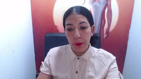  Laura  online show from January 10, 5:18 pm