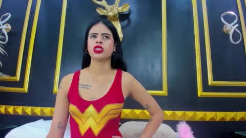 L A U R A online show from December 4, 12:27 pm