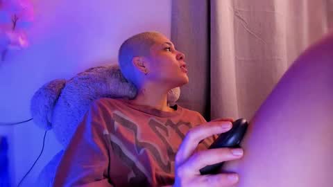 Laura Rose online show from January 5, 11:52 pm