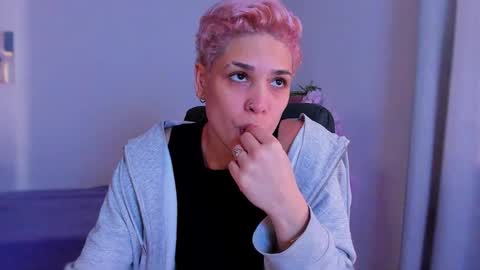 Laura Rose online show from December 14, 6:36 pm