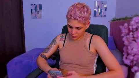 Laura Rose online show from December 18, 1:23 am