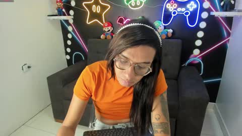 lauraagomezz__ online show from March 4, 7:32 pm