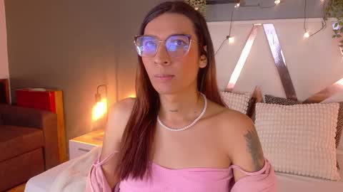 lauraagomezz__ online show from October 30, 11:44 am
