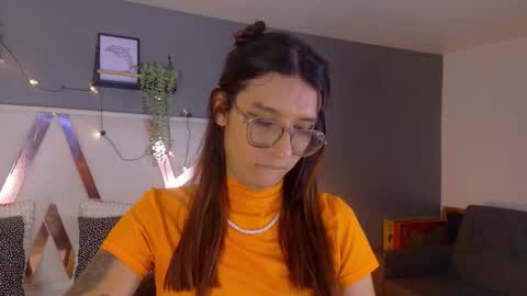 lauraagomezz__ online show from October 14, 1:52 am