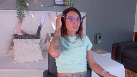 lauraagomezz__ online show from October 20, 8:36 pm
