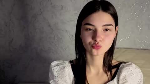 Laura online show from March 10, 12:31 pm