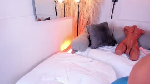 LauraCarther  online show from June 20, 6:03 pm