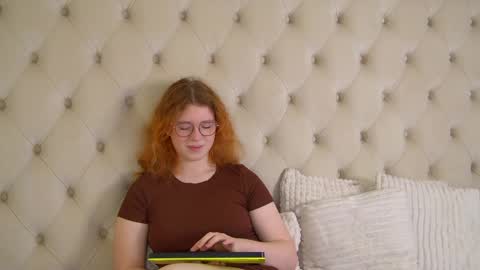 Laura online show from April 25, 9:00 am