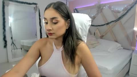 laura  online show from December 15, 9:55 pm