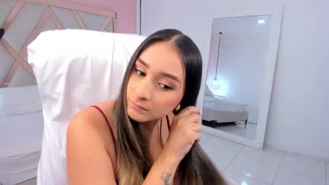 laura  online show from October 31, 2:39 pm