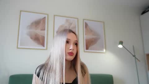 Snapshot of lauramusk chatting on September 18, 8:51 am Laura online show from September 18, 8:51 am