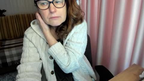 Lauraoven1 online show from February 5, 10:30 am