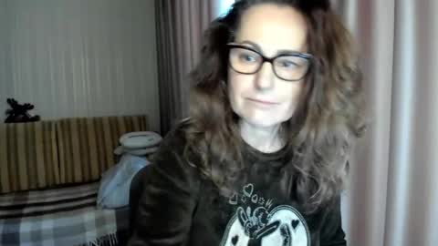 Lauraoven1 online show from January 11, 9:04 am