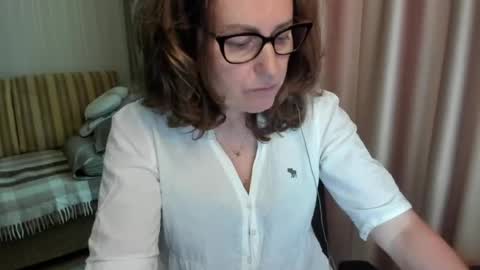 Lauraoven1 online show from May 25, 9:26 am