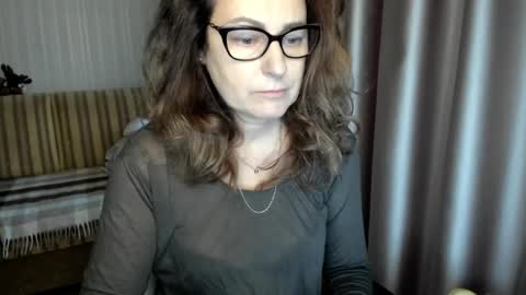 Lauraoven1 online show from December 17, 7:26 am