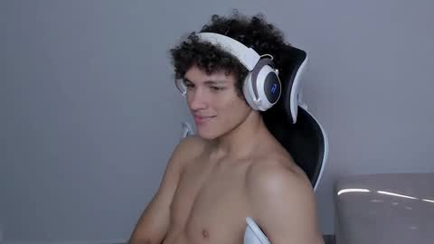 Laureent online show from November 6, 5:49 pm