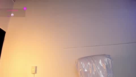 Lauren online show from October 22, 8:10 pm