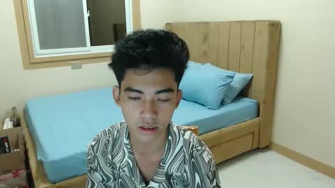 laurence_cuttieguyhere online show from March 29, 6:42 pm