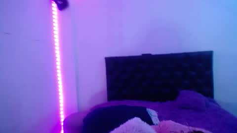 Snapshot of laurenkenner28_ chatting on September 17, 7:17 pm laurenkenner28_ online show from September 17, 7:17 pm