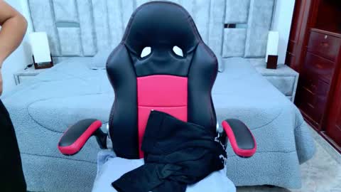 laurent online show from March 2, 3:11 am