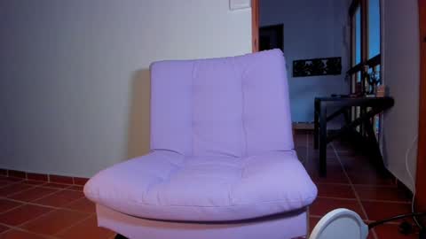 Snapshot of laurent_a chatting on January 30, 10:51 pm Lucie online show from January 30, 10:51 pm