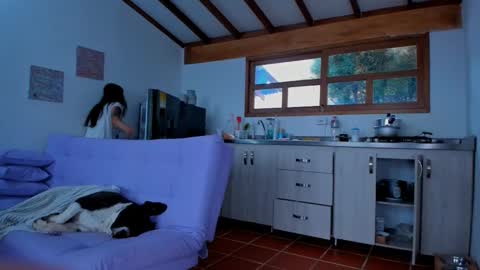 Snapshot of laurent_a chatting on February 28, 1:58 pm Lucie online show from February 28, 1:58 pm