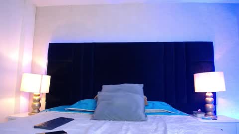 L A U R E N T  M O R R I S online show from February 9, 2:21 pm