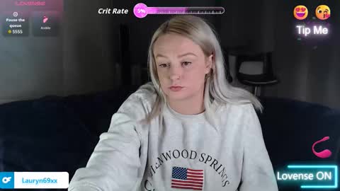 Snapshot of laurynrox chatting on October 30, 11:05 pm Lauryn Roxx online show from October 30, 11:05 pm