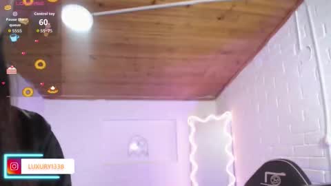 Snapshot of lauxury_tay chatting on October 10, 4:51 am Lauxury online show from October 10, 4:51 am