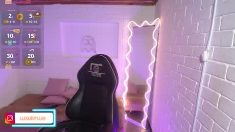 Snapshot of lauxury_tay chatting on October 15, 4:05 am Lauxury online show from October 15, 4:05 am