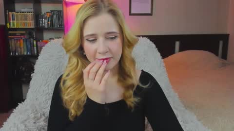 Snapshot of lavender_tender chatting on September 17, 7:17 pm Lav online show from September 17, 7:17 pm
