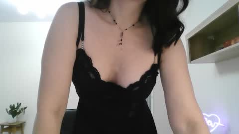 Snapshot of lavender_victoria chatting on February 13, 10:43 pm Diana online show from February 13, 10:43 pm