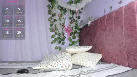 Snapshot of layla_17 chatting on December 30, 10:45 pm layla_17 online show from December 30, 10:45 pm