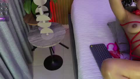 Layla online show from May 14, 9:02 pm