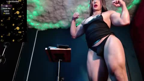 Layla   help me with your thumbs up its important  online show from November 13, 12:02 am