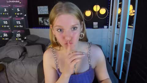 layla_glam online show from September 21, 1:37 pm