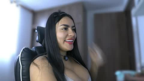 Layla online show from May 19, 4:36 pm