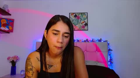 Snapshot of layla_roma chatting on October 2, 1:15 am Lia and Rachel online show from October 2, 1:15 am
