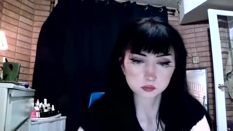 Layla Kills online show from November 14, 6:37 am