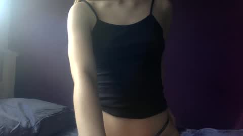 laylalovely18 online show from January 16, 7:28 am