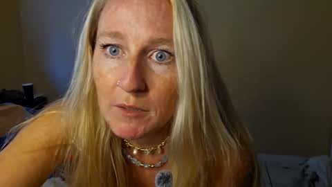 Snapshot of laylalucks chatting on October 15, 7:15 pm laylalucks online show from October 15, 7:15 pm