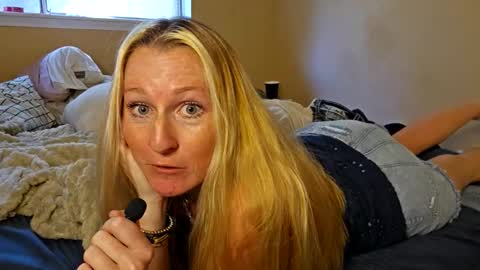 Snapshot of laylalucks chatting on October 16, 7:46 pm laylalucks online show from October 16, 7:46 pm