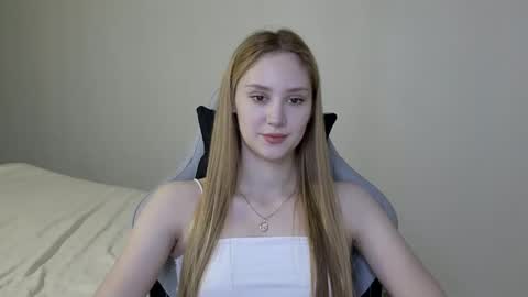 Snapshot of laylapretty001 chatting on February 4, 6:04 am LaylaPretty001 online show from February 4, 6:04 am