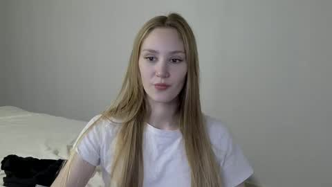 Snapshot of laylapretty001 chatting on December 6, 8:54 am LaylaPretty001 online show from December 6, 8:54 am